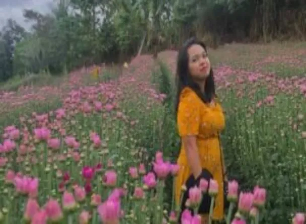 Paula de Pedro standing in the midst of a flower farm