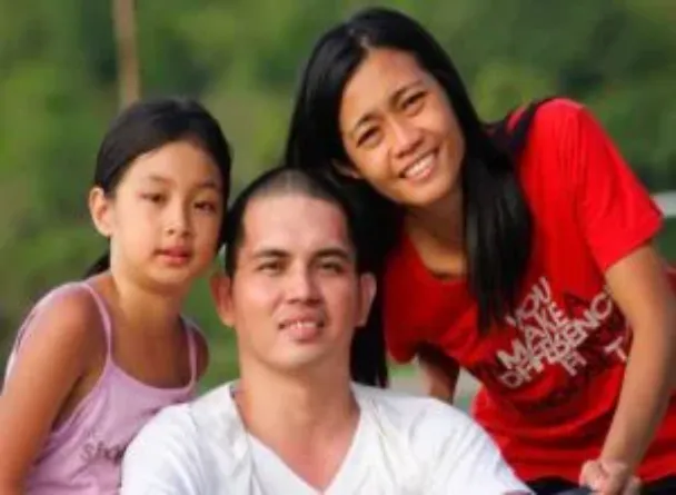Allan Antang with his wife and daughter